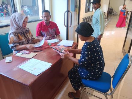 PENYALURAN BANSOS PKH PLUS TAHAP IV